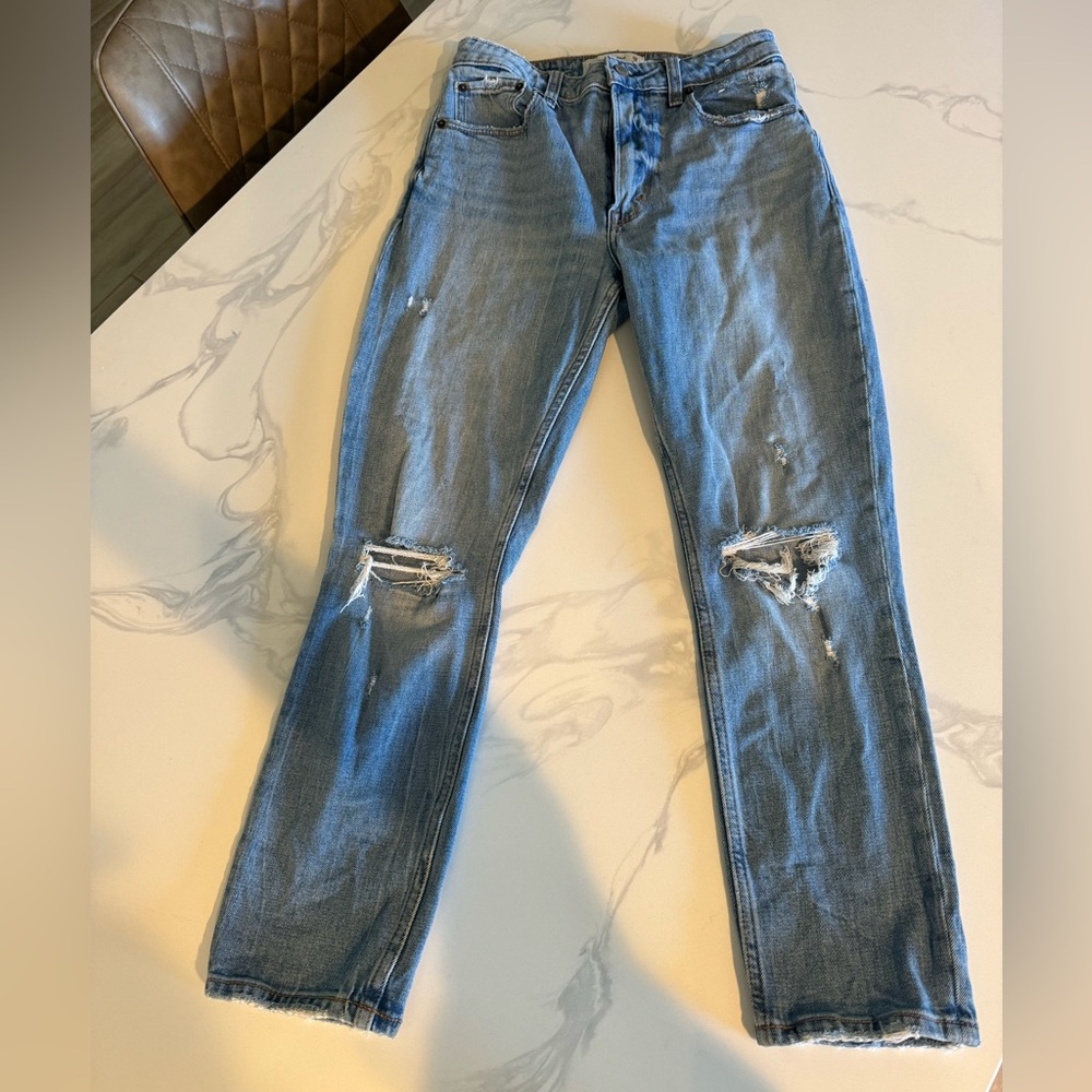 Abercrombie  Curve Love High Rise Skinny Jean 26Short- light destroy.